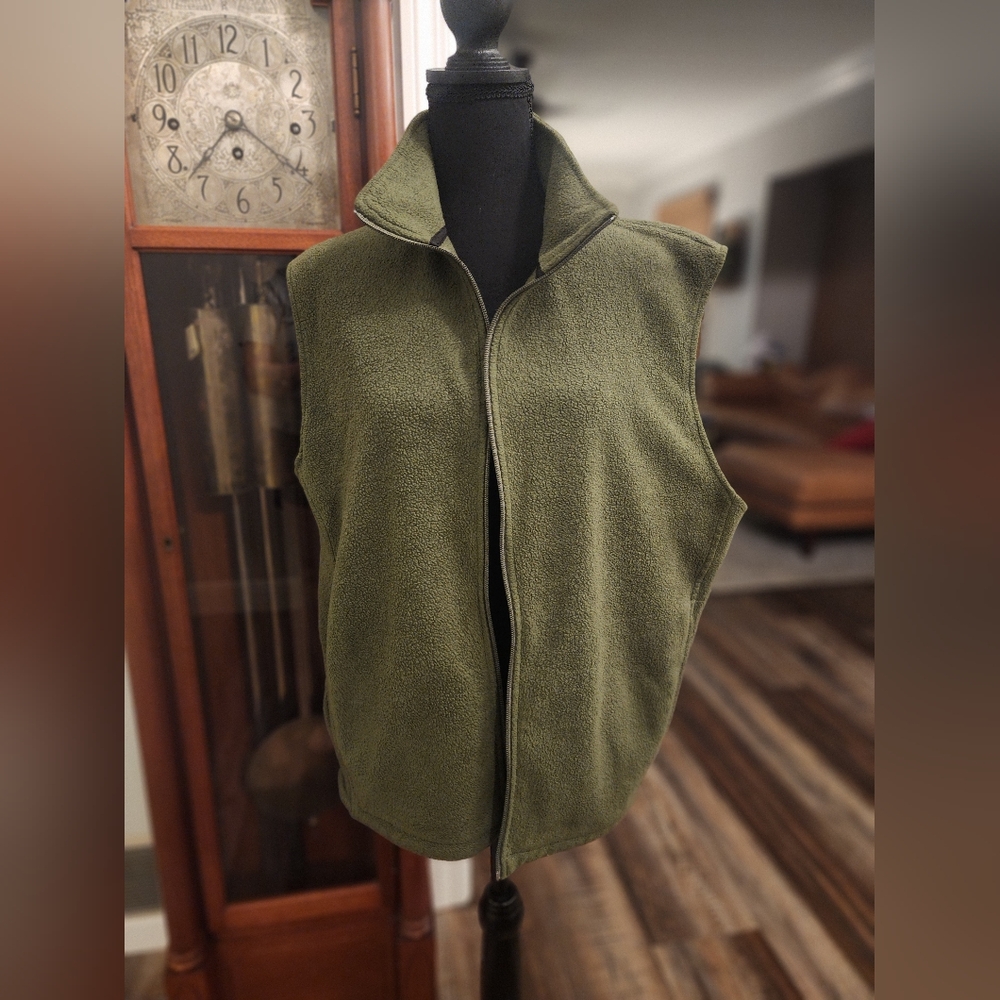 Mens Woolrich fleece vest, green size large